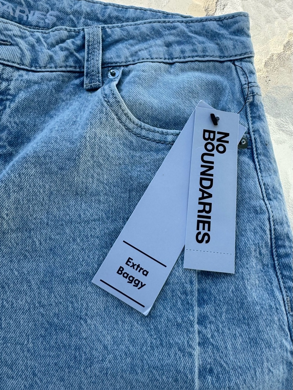 🩵🤍Low Rise Extra Baggy Jeans No Boundaries Light Acid Wash NWT Size 6 - Picture 13 of 16